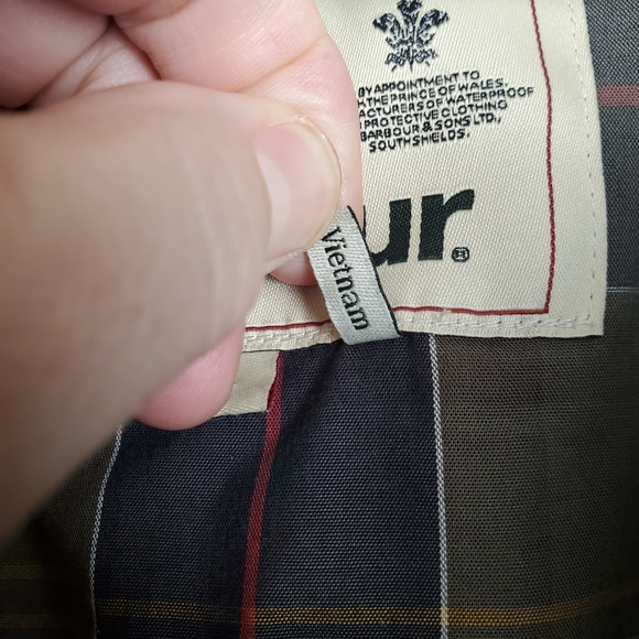 Barbour Men's Casual Gamefair Jacket with Tartan Lining. LG. #222 - Picture 3 of 15